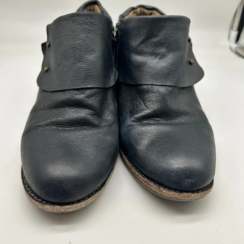 Halsa‎ Michelle Black Leather Ankle Boots Side Zip Embossed Women's Size 9M